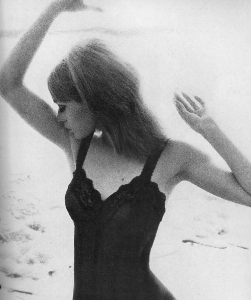 theswingingsixties:

Jean Shrimpton by David Bailey. Vogue UK, 1966.
