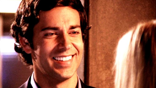 Everyone should agree that Zachary Levi has an amazing smile. It’s a fact of life.