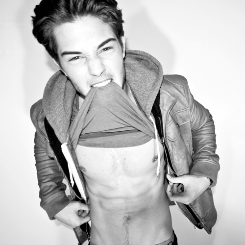 appease:

Francisco Lachowski | By: Ivan Muselli
