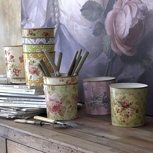 dyingofcute:

Set of ten French floral cachepots
