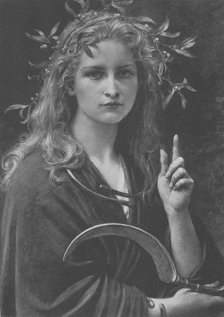 mirroir:  druid arch-priestess with sickle and mistletoe 