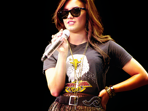 tequero:  “Não existe más influências, existem pessoas sem personalidade própria.”  Demi Lovato 