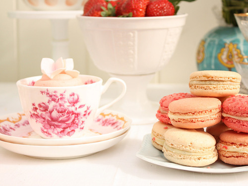I would love to have a tea party that looked lovely like this.
reblogged from http://vintageinmydreams.tumblr.com/