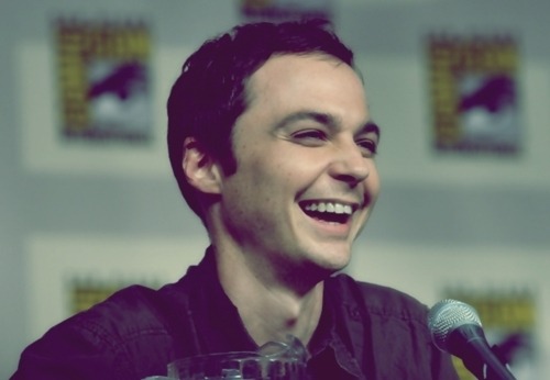 So weird to see Sheldon doing a normal smile via tbbtfans 