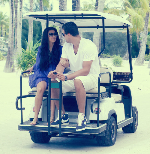  Kim kardashian kris humphries vacation travel Bora Bora golf cart 