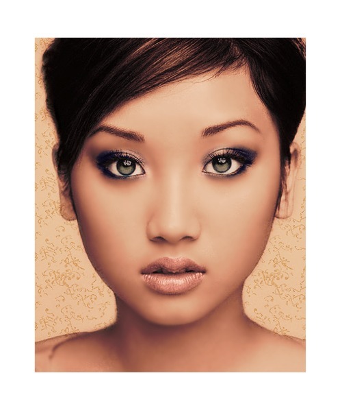 I really LOVE Brenda Song And i hope you love this blog too D
