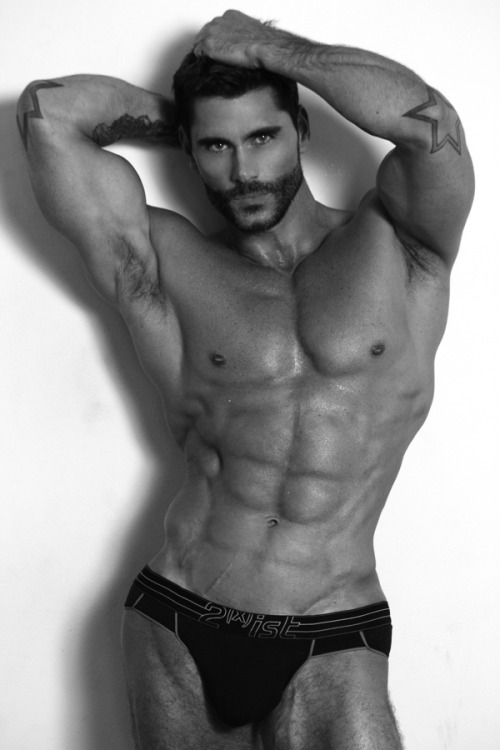 my-guys:

Jack Mackenroth, star with great 6pack in 2(x)ist
