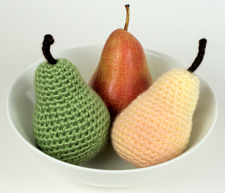 Free pattern to learn how to crochet a pear