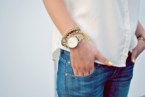 ciarabella:

PERSONAL STYLE: DENIM BLUES by oneofeachblog.com

