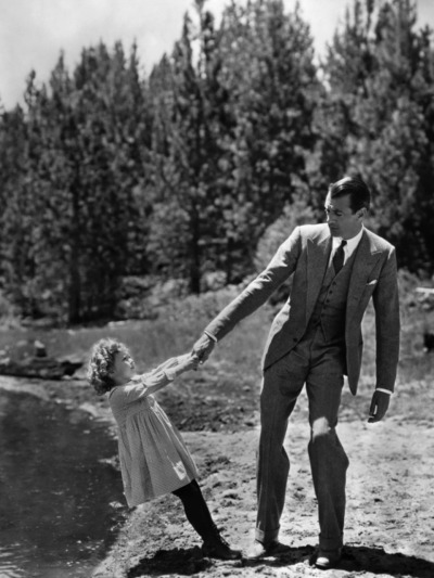 inritus:

Gary Cooper and Shirley Temple in Now and Forever (1934)
