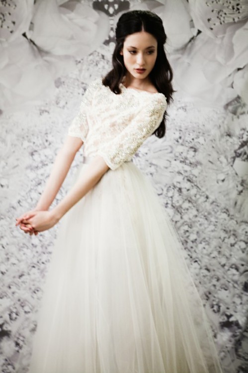 Perfect as a modest vintage wedding dress Source bride2be 