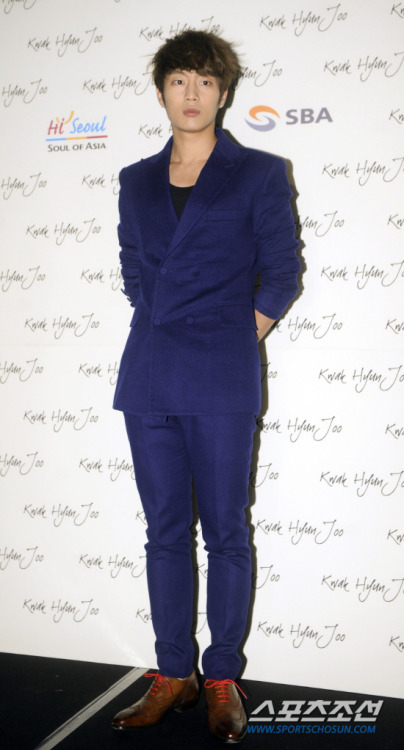 [PHOTO] BEAST Doo Joon @ S/S 2012 ‘Seoul Fashion Show’ Designer Kwak Hyun Joo’s Show (111018) ^^
Source; Sports Chosun via (beastout) 
