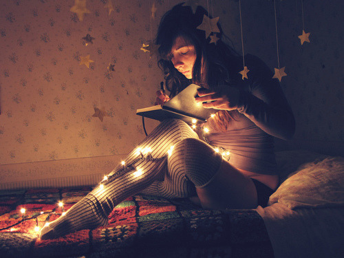 ”Escrevo, triste, no meu quarto quieto. Sozinho como sempre fui, como sempre serei”

Fernando Pessoa