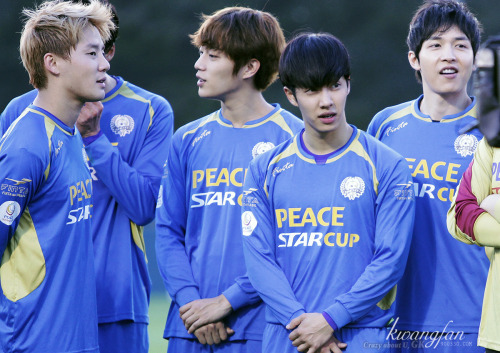 Credits; 이기광에 미친 사람들 - 광팬  http://900330.com
※ PLEASE TAKE OUT WITH PROPER CREDITS. PLEASE DO NOT EDIT/ALTER IMAGES; LEAVE LOGO INTACT.

2011 PEACE STARCUP, Celebrity Soccer Tournament (FINALS): FC MEN vs.  MIRACLE FC (111019): Ki Kwang, Doo Joon ^^