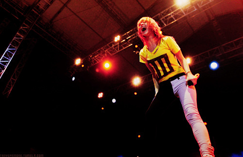 hayley williams black and white pants spam Hayley Williams Loading