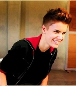 
Belieberfact: Por mais triste que nós estejamos, se você disser Justin Bieber nós iremos sorrir. E pode acreditar, esse sorriso é sincero. 
(mydoctorbieber)
