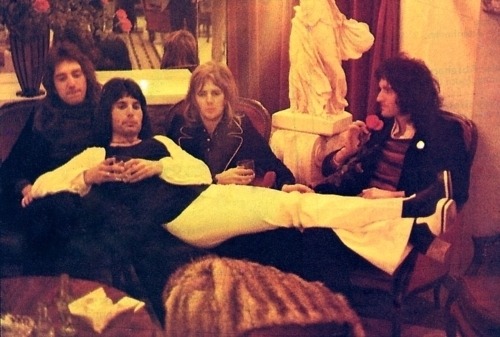 
They look so bored :P… Cute group picture though :D
