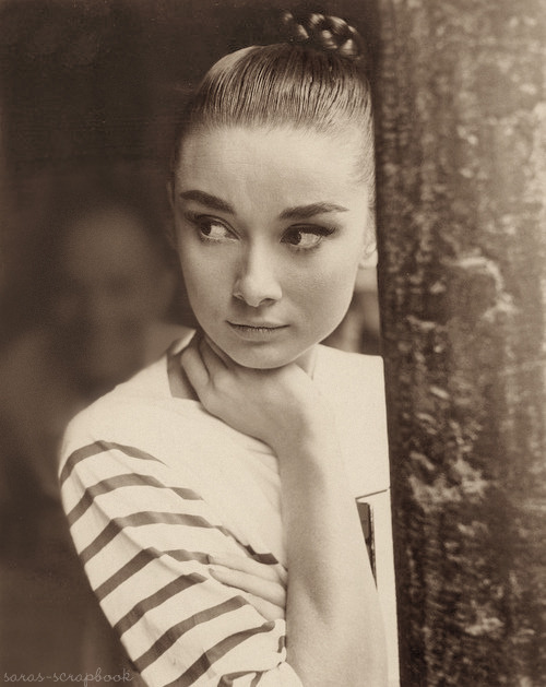 Audrey Hepburn Photos & Gifs