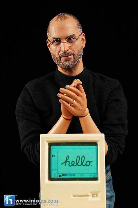 Esta figura de Steve Jobs de Did Corp. da COSICA, pero dará un juego que te cagas… si es que Apple no ordena destruirlas :P