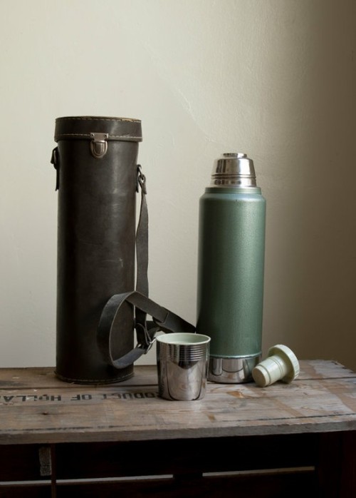squaremeal:

(via camping… / caulfield collection vintage thermos and leather by cottagefarm)
