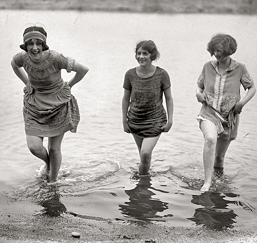 librar-y:

 
May 7, 1924. Three models from Washington’s spring fashion show snapped at Arlington Beach.
 