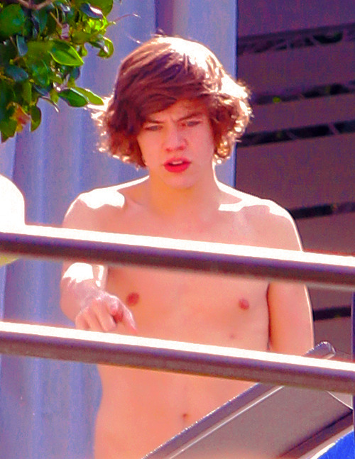  harry styles my edit you can see his third nipple Loading Hide notes