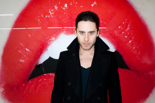 Jared Leto in front of Red Lips at OHWOW Gallery.