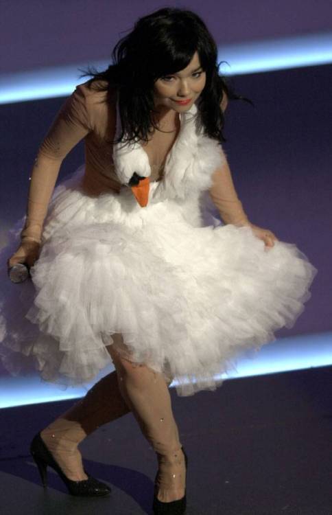 sexynblack Bjork's swan dress has to be one of most memorable Oscar dresses