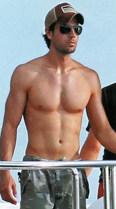 Enrique Iglesias Shirtless Reblogged 3 weeks ago from enriquemaster