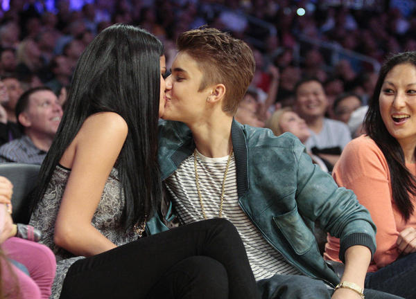 Selena and Justin kissing (super close)