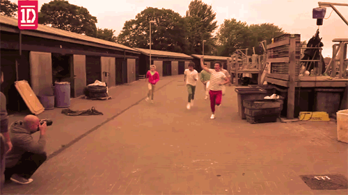 kryptonialll:

Look Louis is running without looking like a gay unicorn for once