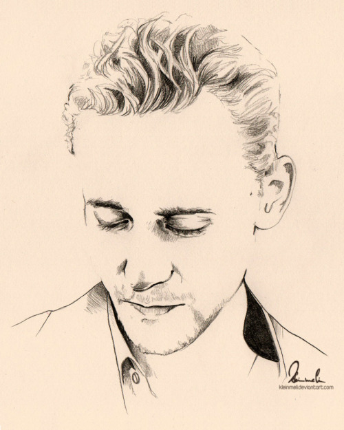 I couldn't find a picture of Loki Tom Hiddleston I wanted to draw for AGES