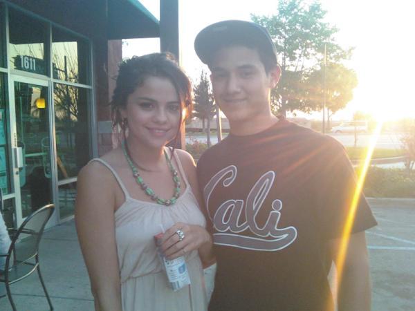Selena and a fan (Apr 22)
