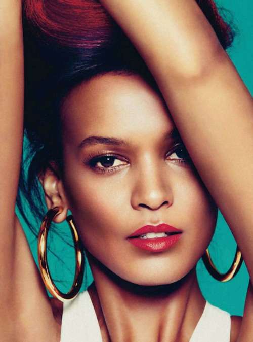 Beauty Pic: Liya Kebede in Harper’s Bazaar Spain May 2012 Issue!
I love the makeup and the dash of red hair! And hoop earrings makes everything better!