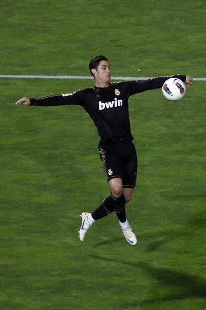 Nureyev?
Granada vs. Real Madrid 1:2, 05.05.2012(via Photo from Reuters Pictures)