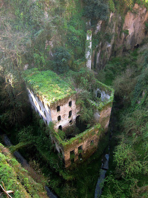 cjwho: Il Vallone dei Mulini (Deep Valley of the Mills), Sorrento, Italy. Abandoned in 1866.