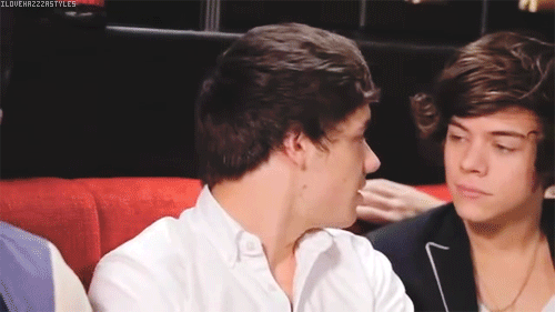 louiskryptonite: zaynsmuchachos: be more gay, I dare you. Yes, i dare you to kiss Louis in a live interview. 
